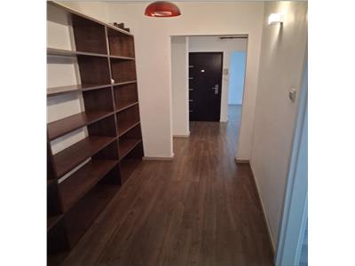 Decomandat cu 2 bai la etajul 2 linga Casa de Pensi