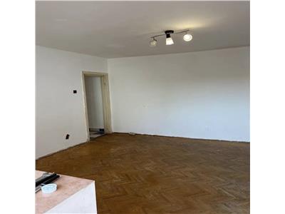 Etaj 3, 55 mp in bloc anvelopat linga parcul Clabucet