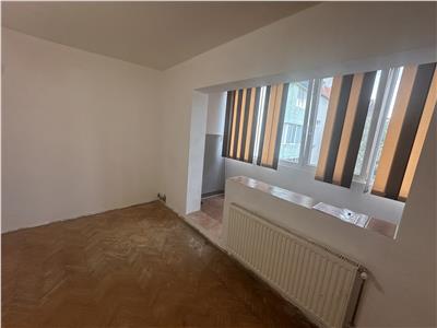 Etaj 3, 55 mp in bloc anvelopat linga parcul Clabucet