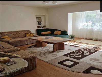 Decomandat in bloc anvelopat