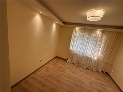 Garsoniera prospat renovata la parter in zona Soarelui