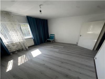 Apartament cu 2 camere cu centrala propie, linga piata Verde