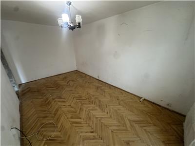 Decomandat la etajul 1 cu 2 balcoane, aproape de Mall