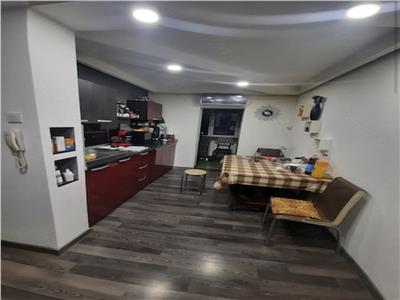 Decomandat cu 2 balcoane la etajul 3 cu centrala propie