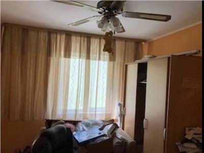 Decomandat la etaj 1 cu centrala propie in bloc anvelopat