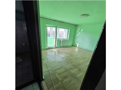 3 camere decomandat, 2 balcoane cu centrala propie