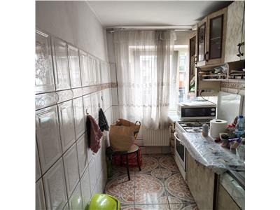 2 camere la etajul 1 linga Judetean
