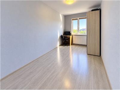 Apartament 2 camere in bloc anvelopat, etaj intermediar