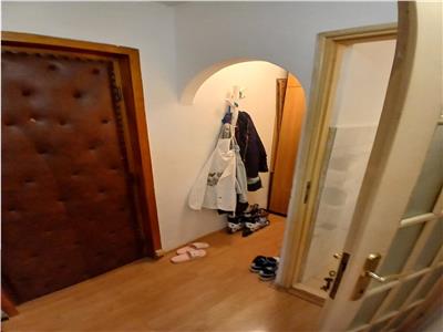 Decomandat cu centrala propie, 42 mp, etaj 3 din 4