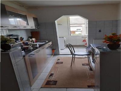 3 camere decomandat zona Lipovei