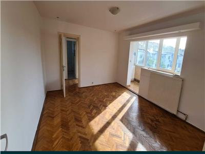 Etaj intermediar în bloc anvelopat termic cu centrala
