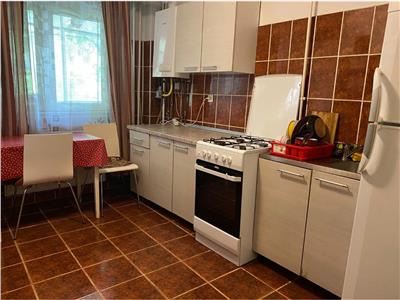 Decomandat la etajul 2 linga BRD