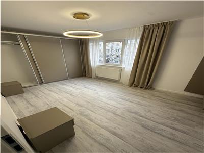 3 camere, renovat complet, centrala termica, in spate la McDonald Circumvalatiunii