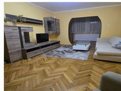 Decomandat cu 2 băi și 2 balcoane la etajul 2