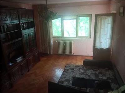 Decomandat cu 2 bai si garaj unclus in pret