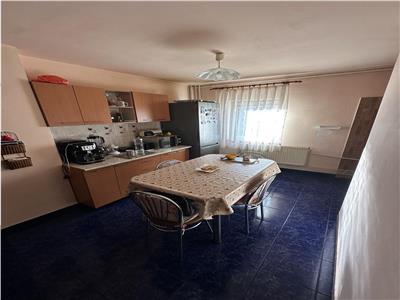 3 camere cu 2 băi și 2 balcoane la etajul 3, aproape de Mall