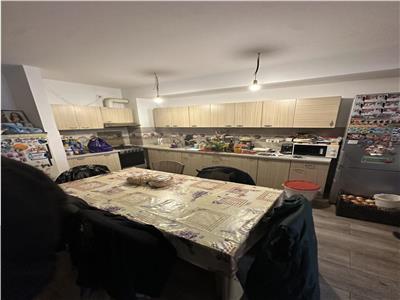 Etaj 1 în bloc nou cu loc de parcare subteran inclus mobilat