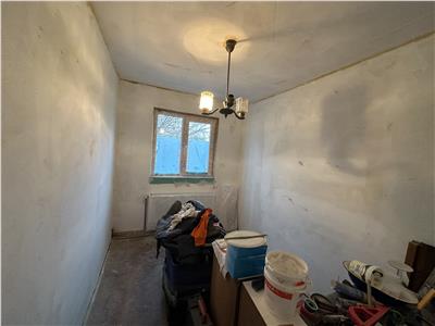 Apartament cu 3 camere cu centrala propie la etajul 2 linga Profi