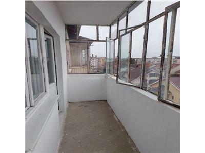Decomandat cu 2 băi și 2 balcoane lingă AEM