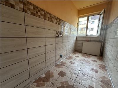 3 CAMERE, ETAJ 2, BLOC IZOLAT LANGA SPITALUL JUDETEAN!