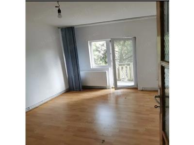 Decomandat la etajul 1 cu 2 băi și 2 balcoane, lingă Generală 30