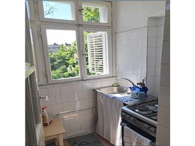 Decomandat cu 2 balcoane in bloc anvelopat termic