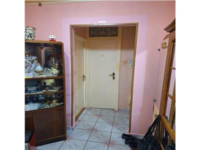 Decomandat cu balcon închis