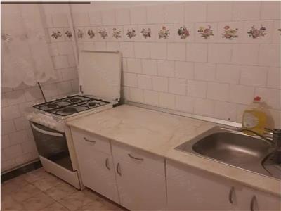 Decomandat la etajul 1 cu centrala propie